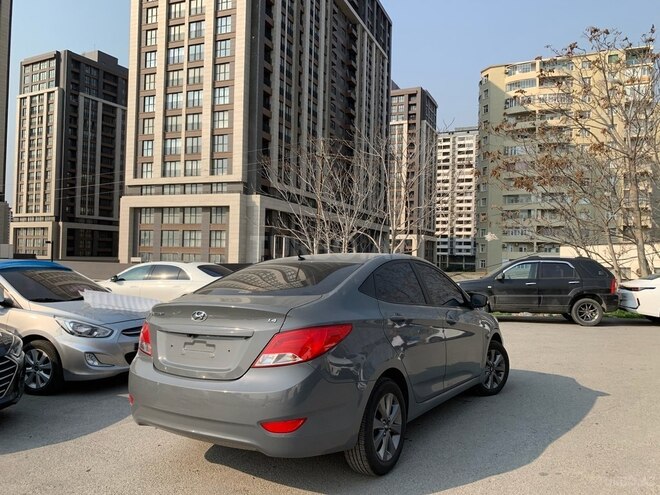 Hyundai Accent-2