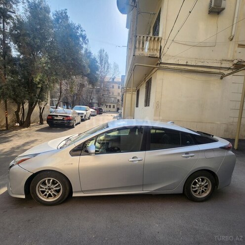 Toyota Prius-5