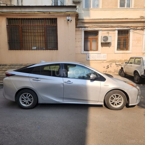 Toyota Prius-4