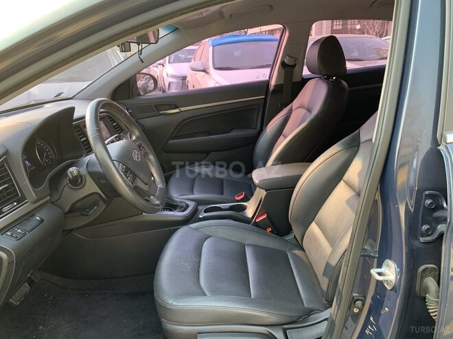 Hyundai Avante-9
