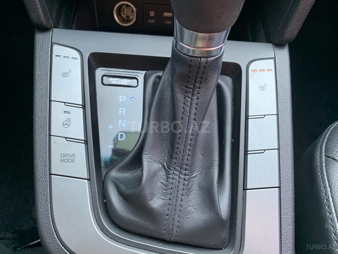 Hyundai Avante-7
