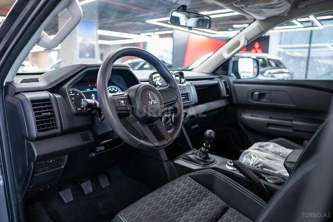 Mitsubishi L200-8