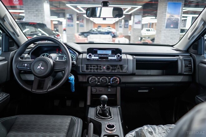 Mitsubishi L200-11