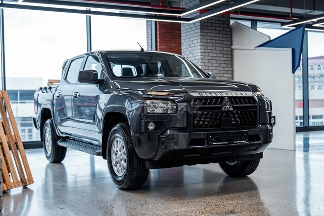 Mitsubishi L200-1