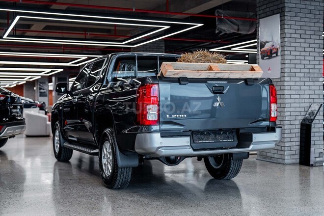 Mitsubishi L200-4
