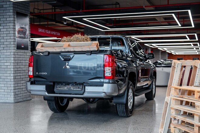 Mitsubishi L200-6