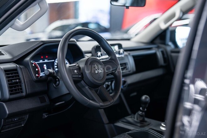 Mitsubishi L200-13