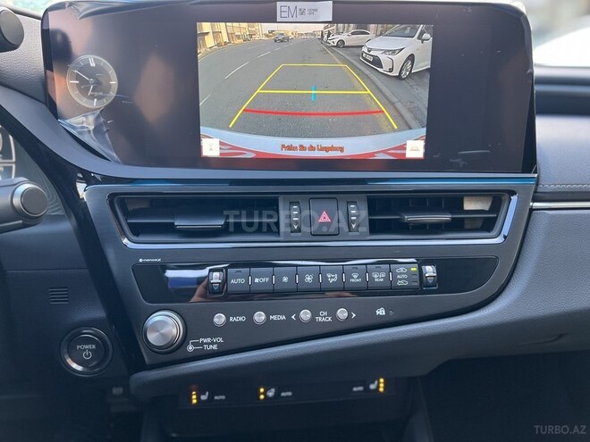 Lexus ES 300h-17