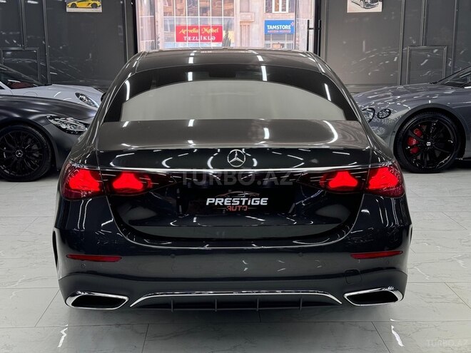 Mercedes E 300 e-5