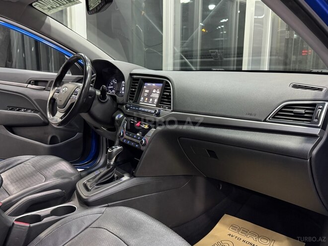 Hyundai Elantra-14