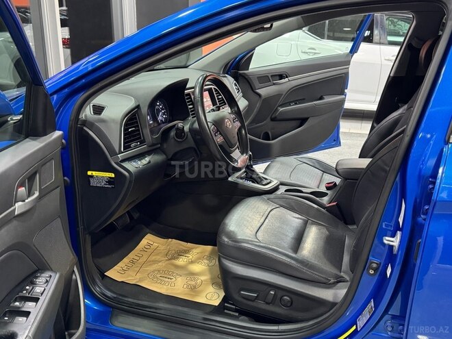 Hyundai Elantra-12