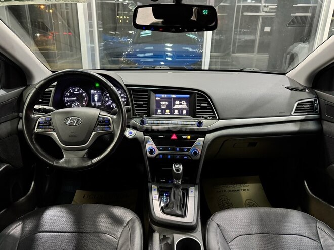 Hyundai Elantra-15