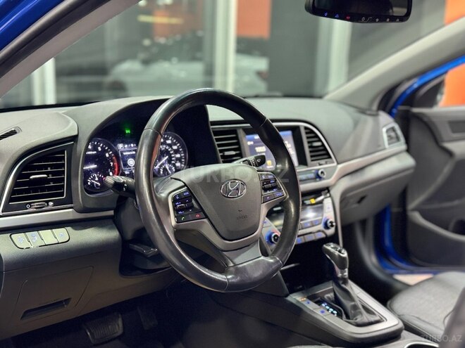 Hyundai Elantra-13