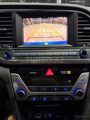 Hyundai Elantra-19