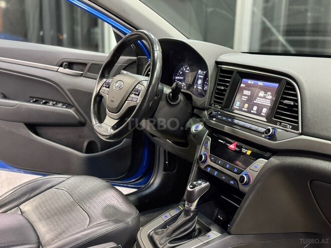 Hyundai Elantra-17
