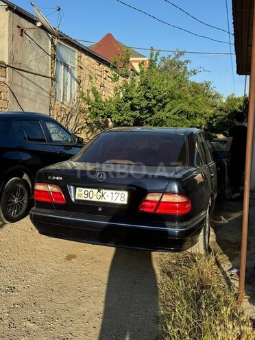 Mercedes E 240 2001, 277,854 km - 2.6 l - Bakı