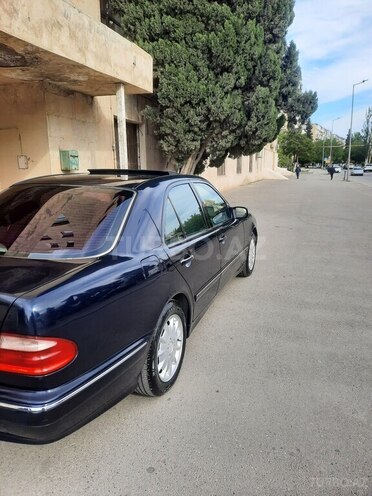 Mercedes E 240 2001, 277,854 km - 2.6 l - Bakı