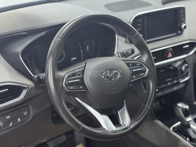 Hyundai Santa Fe-12