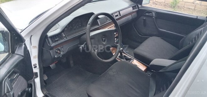 Mercedes E 200 d 1987, 123,456 km - 2.0 l - Sabirabad