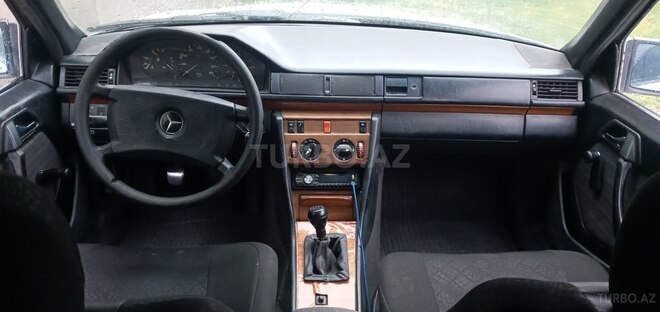 Mercedes E 200 d 1987, 123,456 km - 2.0 l - Sabirabad