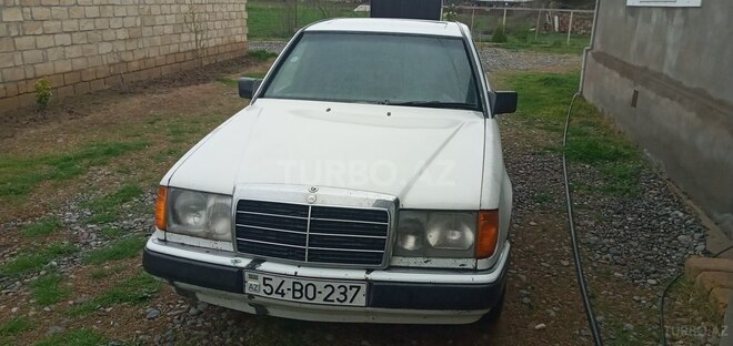 Mercedes E 200 d 1987, 123,456 km - 2.0 l - Sabirabad