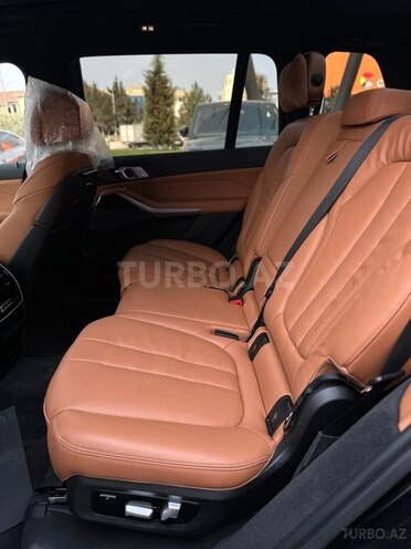 BMW X7-11