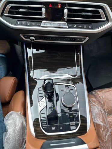 BMW X7-8