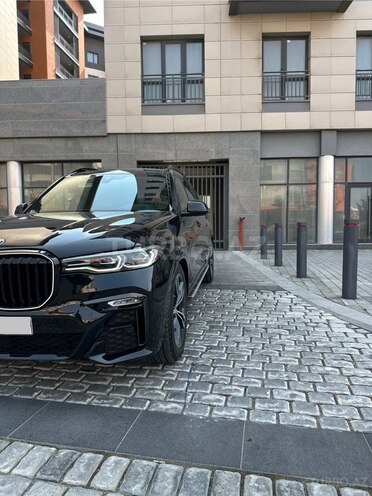 BMW X7-4