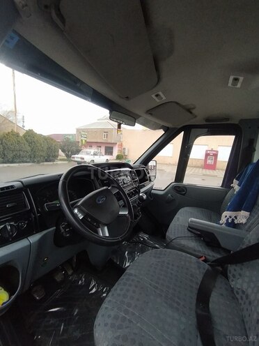 Ford Transit-3