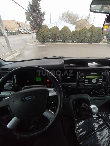 Ford Transit-4