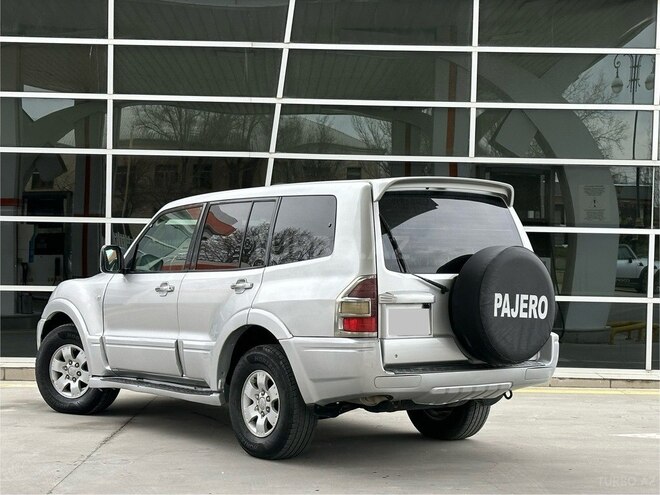 Mitsubishi Pajero-8