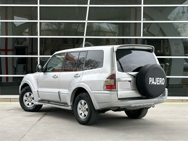 Mitsubishi Pajero-7