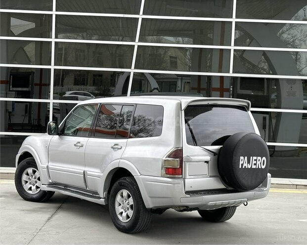 Mitsubishi Pajero-13