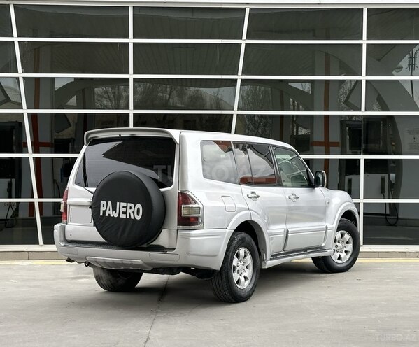 Mitsubishi Pajero-11