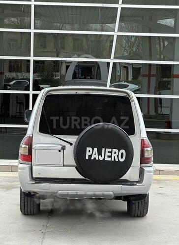 Mitsubishi Pajero-10