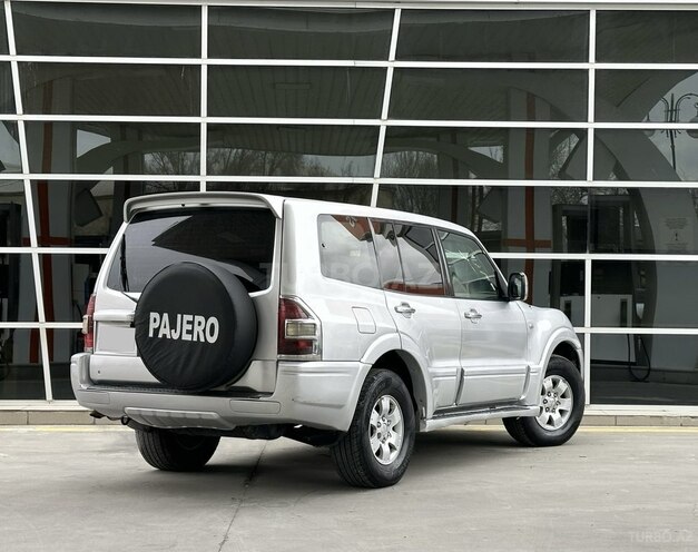 Mitsubishi Pajero-12