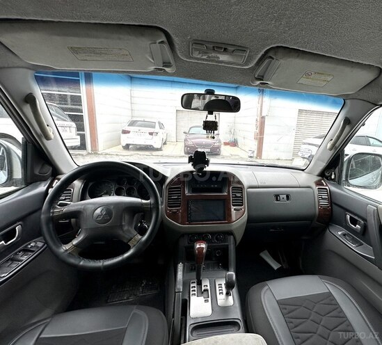 Mitsubishi Pajero-17