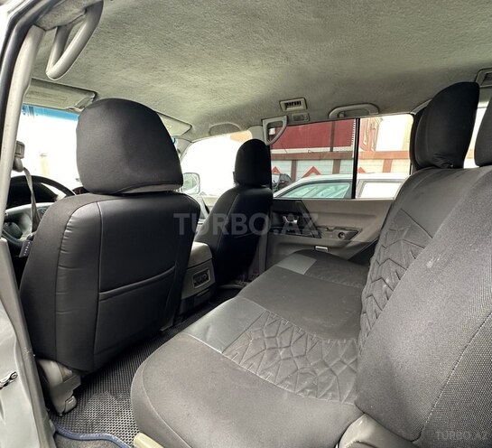 Mitsubishi Pajero-18