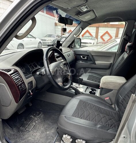 Mitsubishi Pajero-16
