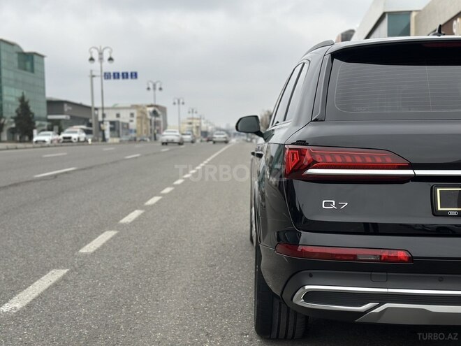 Audi Q7-11