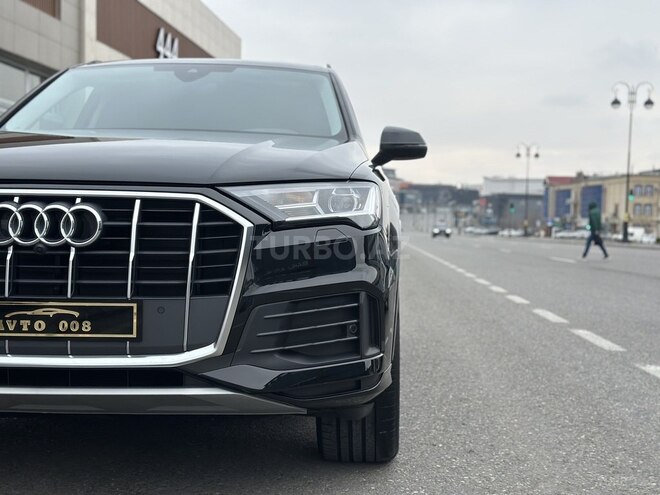 Audi Q7-5