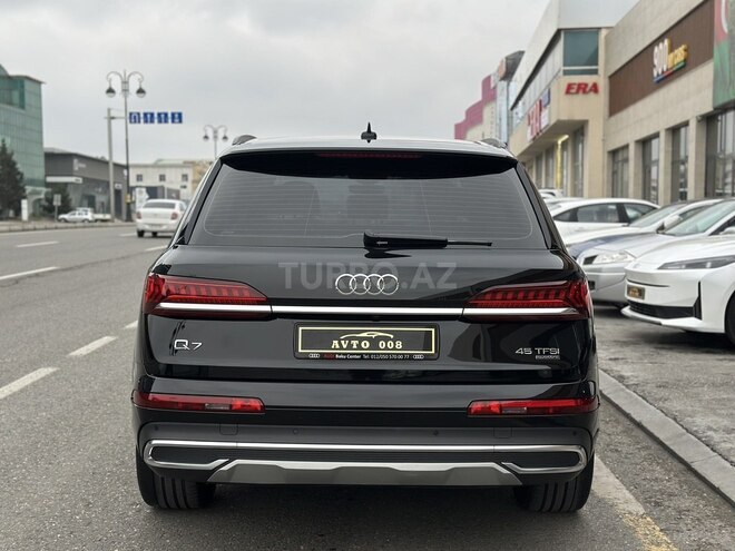 Audi Q7-8