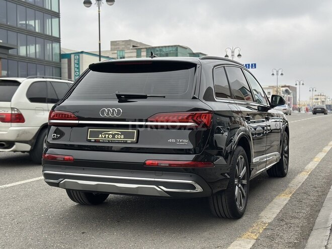 Audi Q7-10