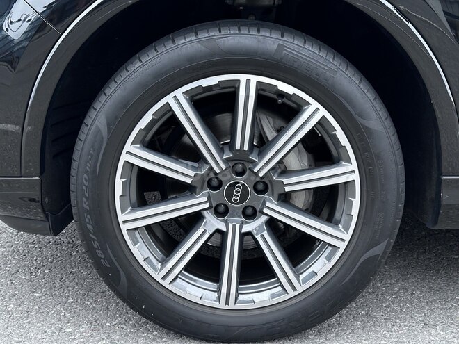 Audi Q7-30