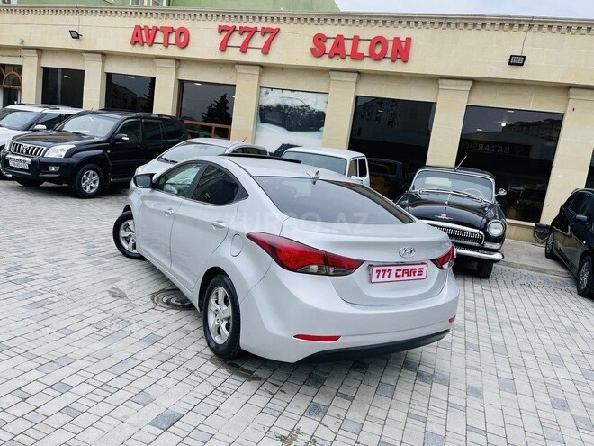 Hyundai Elantra-8