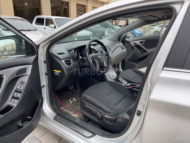 Hyundai Elantra-13