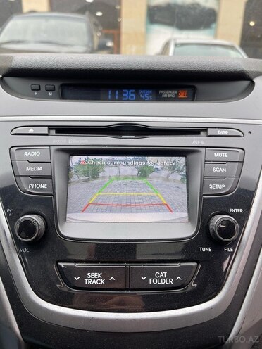Hyundai Elantra-14