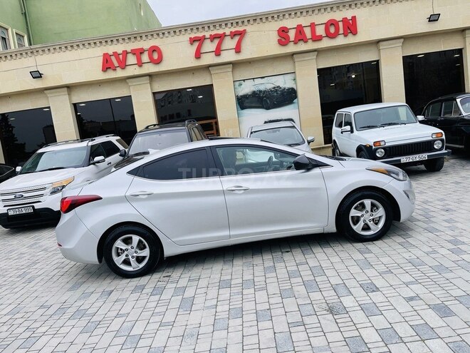 Hyundai Elantra-4