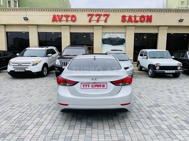 Hyundai Elantra-7