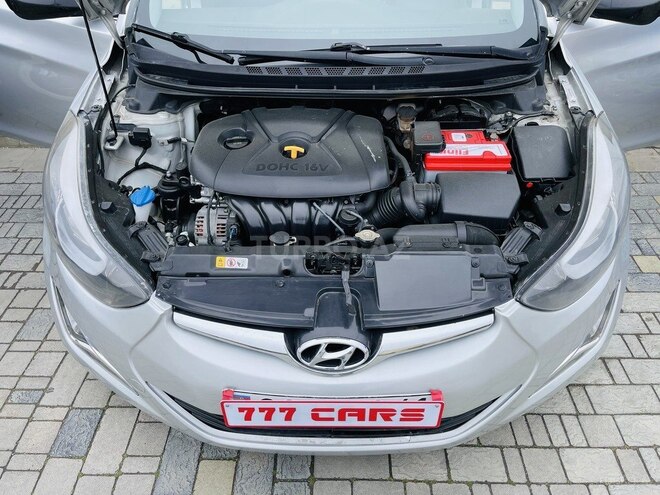 Hyundai Elantra-15